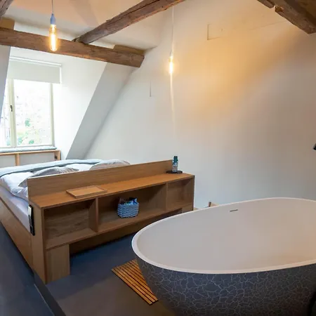 Tignum - Uebernachten Mit Historischem Flair アパートホテル ヴェルニゲローデ