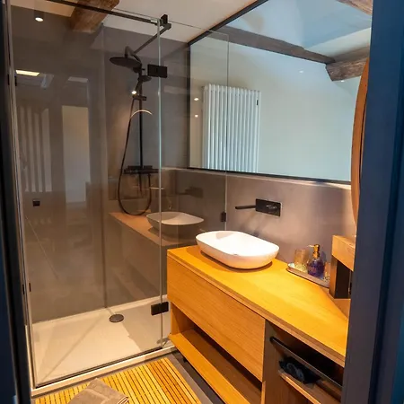 Tignum - Uebernachten Mit Historischem Flair アパートホテル ヴェルニゲローデ